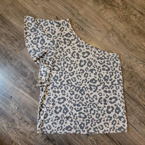 Asymmetric One Shoulder Ruffle Animal Print Top - Picture 4 of 6
